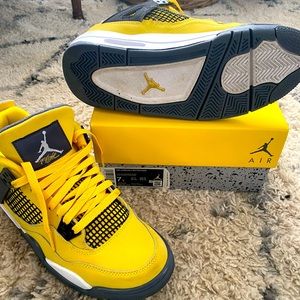 Retro Jordan 4 Lightning size 7 (GS)